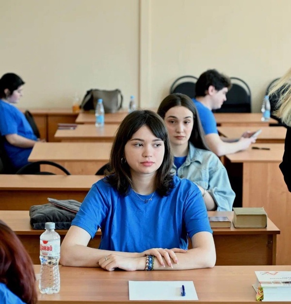 В Пятигорском государственном университете прошли соревнования чемпионата «Абилимпикс» – 2026 – одного из ключевых событий в сфере инклюзивного профессионального мастерства.

В этом году ПГУ вновь стал региональной площадкой по компетенции «Переводчик», а также впервые представил новое направление – «Специалист по социальной реабилитации». Кроме того, к соревнованиям впервые присоединились школьники.

Главные герои чемпионата – участники и их наставники, и здесь университет показал блестящий результат. В компетенции «Переводчик» студенты ПГУ заняли все призовые места в категории «Студенты». В новой компетенции победу университету принес студент Высшей школы управления.