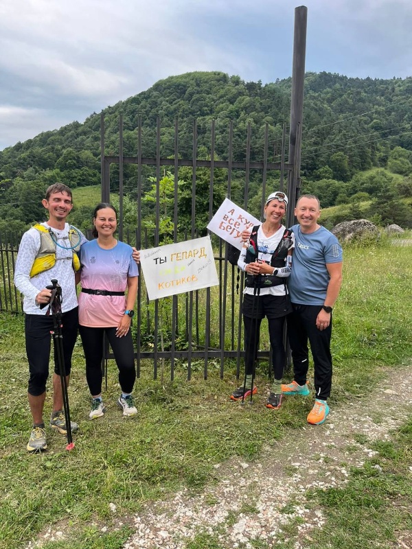 Caucasus Ultra Trail — грандиозное беговое событие, охватывающее четыре республики Северного Кавказа, стартовало.

Участников ждёт настоящий вызов: более 400 км горных троп, долин и перевалов, проходящих через Чечню, Ингушетию, Северную Осетию и Кабардино-Балкарию.

В ближайшие дни спортсменам предстоит преодолеть непростые участки маршрута в живописном Джейрахском районе Ингушетии. После чего они продолжат путь к финальной точке — Баксанской долине Кабардино-Балкарии, где запланирован финиш.

Спортсмены приехали из 50 городов и 20 регионов страны, и наш регион с радостью встретил гостей.

В рамках поддержки мероприятия Комитет по туризму Республики Ингушетия вручил памятные подарки — как символ гостеприимства и поддержки.