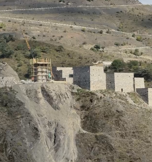 Работы по реставрации башенного комплекса «Эбан» близятся к завершению. 

Благотворительный Фонд  «САФМАР» Микаила Гуцериева  финансирует данные работы. 

Эбан - родовое село Цицкиевых, Ахильговых, Балхаевых, Джамбулатовых.