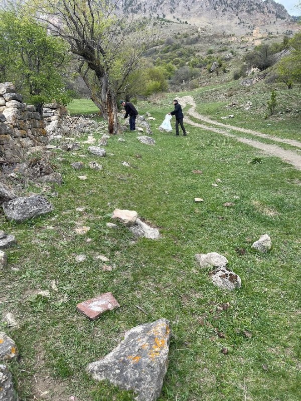 Сегодня, в рамках Всероссийского субботника, сотрудники Джейрахско-Ассинского музея-заповедника и Комитета Государственной охраны объектов культурного наследия провели санитарные мероприятия по очистке прилегающей территории офисного здания в г. Магас, а также был произведён субботник в горной местности. 

Сотрудниками учреждений была произведена обрезка деревьев, проведена работа по борьбе с нежелательной растительностью, собран и вывезен мусор с территорий.

Мы надеемся, что наш небольшой вклад в общее дело по благоустройству и очистке прилегающих территорий, улучшит состояние нашего региона. 