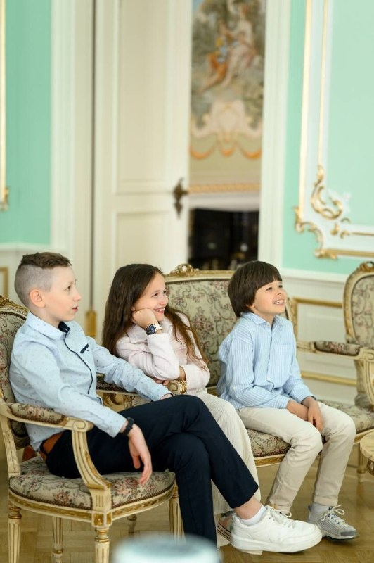 С 10 по 15 июня в "Особняке Мясникова" на улице Восстания, 45, Детская Светская Академия объединит разнообразные детские занятия, итогом которых станет грандиозный отчетный концерт. Академия научит деток игре на музыкальных инструментах, актерскому мастерству и танцам, будут устроены кинопоказы и увлекательный квест по всему пространству старого особняка.

Лучший проект реставрации Санкт-Петербурга 2008 от "АСМ".