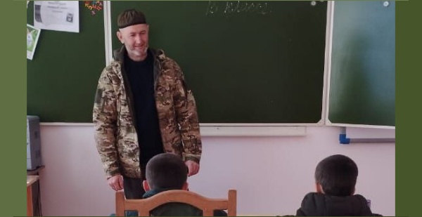 Сотрудник Джейрахско-Ассинского музея-заповедника Ахильгов М. ознакомил учащихся Бейнинского филиала ГБОУ ,,СОШ-детский сад с.п.Джейрах им.И.С.Льянова" с правилами посещения башенных комплексов горной Ингушетии. 

Соблюдайте чистоту и порядок на территории памятников. 

Не разжигайте огонь близ башенных комплексов. 

Не оставляйте мусор и мусорные пакеты в не предназначенных для этого местах. 

Не рисуйте и не пишите на стенах башен. 
 
Берегите нашу природу, и она ответит вам взаимностью. 