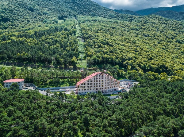 Организация «Курорты Ингушетии», управляющая курортом республиканского значения «Армхи», и ЦКРТ «Территория» заключили официальное соглашение о сотрудничестве.

Цели сотрудничества:
- Развитие туристско-рекреационного комплекса Республики Ингушетия;
- Проведение цифровизации на территории курорта «Армхи».
- Внедрение инновационных технологий и программ в сфере туризма;
- Реализация программ, способствующих социально-экономическому развитию регионов;
- Сотрудничество в областях культуры, спорта и туризма;
- Организация совместных мероприятий;
- Сохранение исторического и культурного наследия Республики Ингушетия;
- Проведение просветительских программ по экологии и безопасности.

ООО «Курорты Ингушетия» — ведущий оператор туристической инфраструктуры в Республике Ингушетия, специализирующийся на развитии и управлении курортами региона. Компания активно участвует в создании и модернизации туристических объектов, направленных на привлечение туристов и улучшение качества отдыха в регионе.

Компания «Курорты Ингушетия» участвует в государственной программе «Развитие Северо-Кавказского федерального округа» до 2030 года. В рамках программы организация сотрудничает с Министерством экономического развития Российской Федерации и государственной корпорацией Кавказ.РФ, реализуя проекты по модернизации инфраструктуры и курортов Республики.