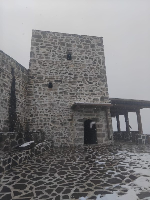 И.о. директора Джейрасхко-Ассинского музея-заповедника Сампиевым А.А., в рамках плана работы, была совершена инспекционная поездка к башенным комплексам Духьаргишт и Хьарпе. 

Башенный комплекс Духьаргишт расположен в нижней части Джейраховского ущелья на южном склоне горного массива Маьт-Лоам.               

В 2019 г. на комплексе проведены ремонтно - реставрационные и восстановительные работы.

Хьарпе расположен в полукилометре восточнее Духьаргишт у подножия Столовой горы, в нём восстановлено 5 ОКН. 