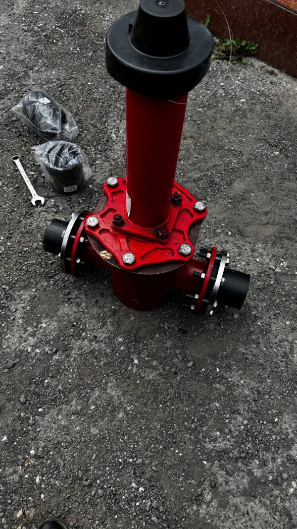 В соответствии с противопожарными требованиями устанавливаем  пожарные  гидранты  в с.п. Джейрах. 

Если во время пожара не хватит воды, последствия могут оказаться самыми плохими. Именно от количества этого ценного ресурса зависит то, насколько быстро будет устранена опасность.