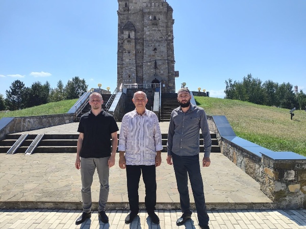 Проведены рабочие встречи и выездные мероприятия с Главой Комитета Культурного Наследия Республики Ингушетия Кодзоевым Тимирланом Умаровичем и директором Джейрахско-Ассинского музея-заповедника Сампиевым Ахмедханом Алихановичем.

В рамках повестки:
- представили отчёт о ходе внедрения системы «Территория» в горной части Республики Ингушетия, включая территорию Джейрахско-Ассинского музея-заповедника.
- обсудили начало внедрения системы на равнинной части Республики. Определён перечень объектов на которых рекомендовано немедленно начать работу.
- наметили план и порядок совместной исследовательской деятельности на объектах в горной местности.
- посетили ряд объектов в Назрановском и Сунженском районах Ингушетии.

На встрече также обсуждались вопросы координации действий с другими комитетами и министерствами для повышения эффективности совместной работы.