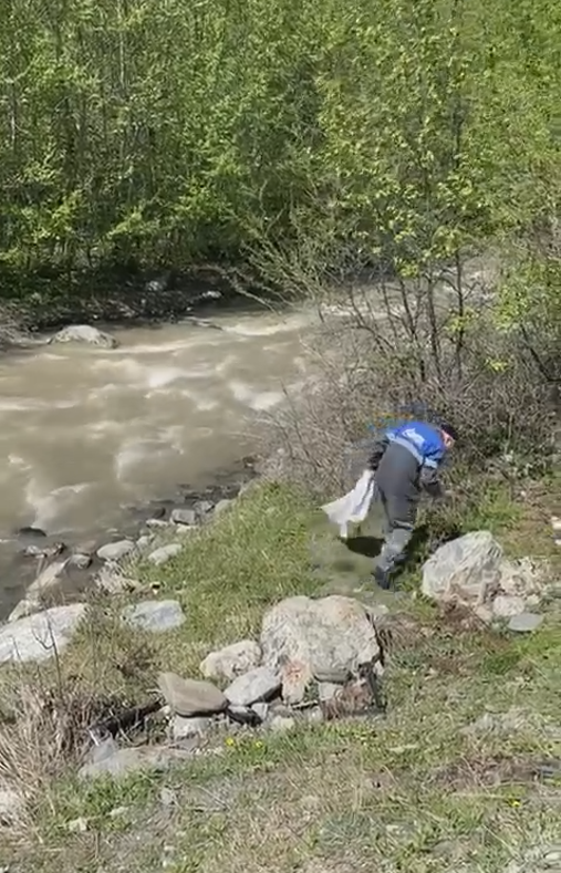 26 апреля, жители Джейрахского района провели традиционный субботник, приуроченный к предстоящему голосованию по проекту «Городская среда».

Голосование в рамках проекта «Городская среда», которое состоится в ближайшее время, позволит выбрать приоритетные объекты для дальнейшего благоустройства. 

Участники субботника подчеркнули важность активного участия каждого жителя в формировании комфортной городской среды, выразив уверенность, что совместная работа приведет к положительным изменениям и созданию привлекательных зон отдыха и досуга.

Таким образом, субботник стал важным этапом подготовки к федеральному проекту, создав благоприятные условия для выбора наиболее значимых объектов благоустройства и укрепления общественной активности.