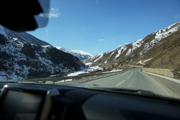 С 23 марта комитет РСО-Алании по транспорту запускает ежедневные рейсы по маршруту Владикавказ — Мамисон.
Ранее трансфер ездил только по выходным.

Отправление из г. Владикавказа, ост. «Осетинский театр», пр. Коста — 8:00

Обратно, с главной парковки курорта — 16:30

Стоимость 200₽, места заранее не бронируются — посадка осуществляется по мере заполнения, микроавтобус рассчитан на 16 мест.