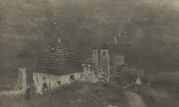 Центральный государственный архив литературы и искусства передал историкам "АСМ Групп" уникальные исторические фотографии башенного комплекса Эрзи, собранные в 1938 году архитектором Р.Л.Ротачем.