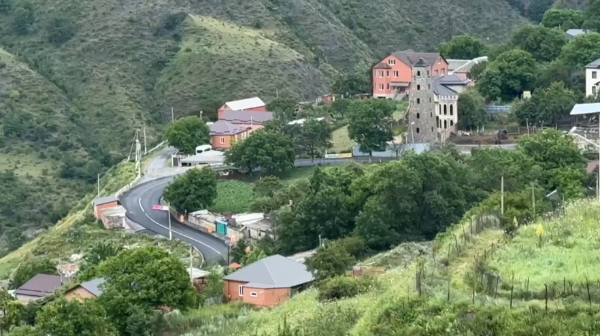 The new road in Jeyrakh is nearing completion.

The construction of a road in the rural settlement of Jeyrakh is nearing the finish line. The total length of the new road will be 7.58 kilometers.

Soon the residents of Jeyrakh will be able to appreciate the benefits of improved transportation infrastructure.