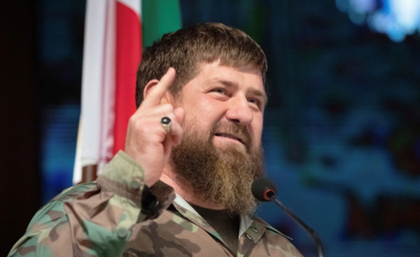 Глава ЧР Рамзан Кадыров провел совещание по социально-экономическому развитию сразу трех муниципальных образований республики – Шатойского, Шаройского и Итум-Калинского районов. 

Рамзан Кадыров отметил, что во всех районах наблюдается устойчивый рост социально-экономических показателей, реализуются крупные инвестиционные проекты, увеличивается количество рабочих мест, развивается жилищное строительство и многие другие важные направления. Также были озвучены и проблемные вопросы, главам районов было поручено принять соответствующие меры.