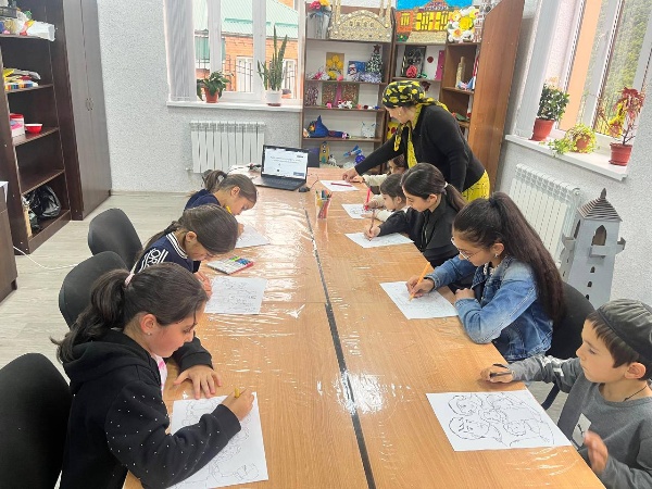 С 1 по 4 июля в Доме культуры с.п. Ляжги проходил Конкурс детских рисунков «Семейный портрет» ко Дню семьи, любви и верности.