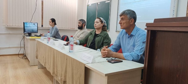 Комитет по туризму принял участие в круглом столе в Ингушском государственном университете

Круглый стол на тему «Туризм в России: наследие, современность и вектор устойчивого развития »объединил представителей профильных ведомств, научного сообщества и экспертов отрасли.

Участники обсудили актуальные вопросы развития туризма, устойчивые практики, а также историческую роль Русского географического общества в формировании туристических маршрутов на территории России.