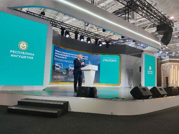 На Международной выставке-форуме «Россия» партнёр «Территории» Джейрахско-Ассинский музей-заповедник представил проект, направленный на развитие туристической инфраструктуры Ингушетии.

Джейрахско-Ассинский музей-заповедник - участник конкурса проектов «Россия - страна достижений» - первый музей под открытым небом, где применяются новые российские технологии и внедряется Национальная система «Территория».

«Для достижения целей проекта - развития внутреннего и въездного туризма, сохранения историко-архитектурного и природного наследия региона - мы используем новое решение, которое призвано оптимизировать управление объектами культурного наследия и природными памятниками, а также обеспечить безопасность жителей и гостей Республики Ингушетия. Это говорит о том, мы стремимся к развитию региона, сохранению его природных богатств, улучшению условий для туризма, используя при этом самые передовые цифровые технологии», - прокомментировал участие в выставке-форуме исполняющий обязанности директора Джейрахско-Ассинского музея-заповедника Сампиев Ахмедхан Алиханович.

На сегодняшний день сотрудники музея-заповедника совместно с разработчиками системы выделяют границы отдельных территорий и настраивают правила автоматического реагирования при возникновении инцидентов, добавляют информацию о населённых пунктах и связанных с ними объектах. В числе мероприятий по внедрению системы – подключение инструментов управления: определение безопасных периметров для гостей и жителей районов, информирование в режиме реального времени чрезвычайных ситуациях или локальных угрозах, настройка официальных туристических маршрутов и обратной связи с экстренными службами. С внедрением системы начнут работать и инструменты для бизнеса, включая организации сферы туризма и сервиса.
 
Реализация проекта и внедрение системы «Территория» не только обеспечит безопасность посетителей музея-заповедника и позволит администрации в случае возникновения чрезвычайных ситуаций своевременно оказать помощь попавшим в беду туристам, но и будет способствовать развитию туристической и сопутствующей инфраструктуры, создаст привлекательные условия для ведения бизнеса.
Просим поддержать нашего партнёра Джейрахско-Ассинский музей-заповедник, который участвует в конкурсе проектов «Россия - страна достижений»! 

Поддержать инициативу и проголосовать за проект нужно до 3 июля 2024 года.

Проголосовать за проект нужно по прямой ссылке: https://xn--d1acchc3adyj9k.xn--p1ai/project-competition/3183 