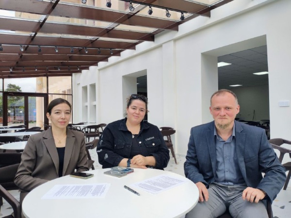 Состоялась рабочая встреча с руководством организации «Визит Ингушетия». Обсудили вопросы подготовки туристических маршрутов и их учёта в едином реестре, вопросы безопасности гостей Республики и другие актуальные темы.

Наметили план взаимодействия, в том числе на предстоящих публичных мероприятиях.

«Визит Ингушетия» входит в Ассоциацию туризма Республики Ингушетия (АТРИ) и вносит огромный вклад в развитие туризма в Республике.
