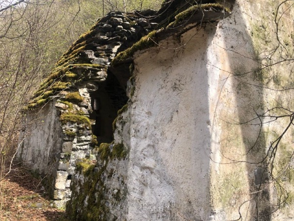 Средневековый Ольгетинский храм-святилище "Итаз-Ерда" сегодня. Вид изнутри и снаружи. 
 
Один из самых крупных храмов-святилищ горной Ингушетии, находится южнее посёлка Ольгети, на правом берегу ручья Ольгетинского ущелья. 

Находится в границах территории Джейрахско-Ассинского музея-заповедника. 