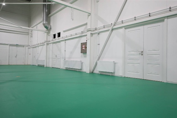 Республиканская спортивная школа в Назрани готова снова принять юных чемпионов.

Капитальный ремонт завершен, и уже в октябре 500 ребят вернутся к тренировкам. 

Здание 1997 года постройки обновлено по программе «Развитие физической культуры и массового спорта». 

Теперь здесь современные системы отопления, водоснабжения, каналы связи, новая кровля, полы, двери – все для комфорта и безопасности. 

Юные боксеры, кикбоксеры, тхэквондисты, дзюдоисты и бойцы ММА будут заниматься в удобных залах. 