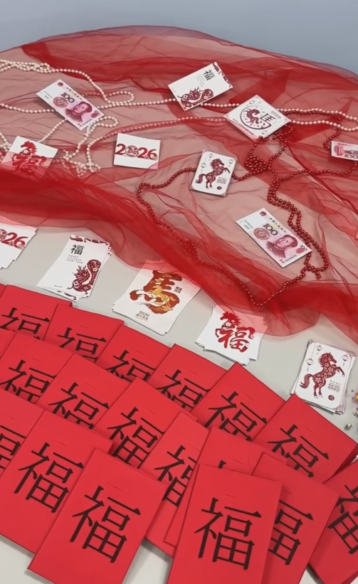 В ВШУ прошло мероприятие, посвящённое Китайскому Новому году.

Это событие стало не просто поводом для веселья, но и возможностью прикоснуться к богатой культуре Востока, узнать больше о традициях и обычаях, а также укрепить связи между студентами разных национальностей.

Особую роль в организации праздника сыграл студент из Китайской Народной Республики, который с энтузиазмом поделился знаниями о своём родном празднике и исполнил песню «Матушка земля» на русском языке.