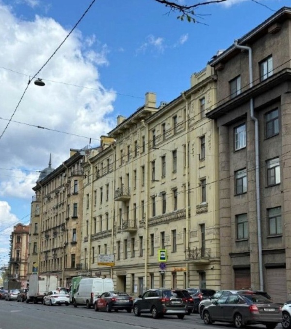 Дом В.Н.Зеленина на Лесном проспекте, 3 в Петербурге обрел статус памятника регионального значения.

Здание построено в 1899 году по проекту военного инженера, архитектора Валериана Зеленина. Лицевые фасады выполнены в приемах модерна. С 1906 по 1909 годы в доме жил хирург, основоположник отечественной онкологии Николай Петров, а с 1915 по 1917 годы - хирург, один из основоположников отечественной нейрохирургии Андрей Поленов. 

По материалам КГИОП СПб.