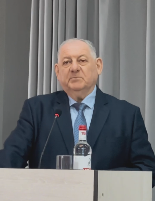 Прямо сейчас проходит пленарное заседание  Пятигорского лингвистического конгресса «Языки мира – мир языков» с участием ведущих учёных России и зарубежья.

Далее участников ждут секции по темам: «Актуальные проблемы лингвистики, межкультурной коммуникации и лингвокультурологии», «Актуальные проблемы текстологии и литературоведения», «Интеллектуальные системы, искусственный интеллект и автоматизированная обработка текста», «Актуальные проблемы сохранения и документирования
миноритарных и исчезающих языков». 