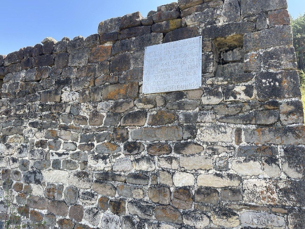 Сотрудники Джейрахско-Ассинского музея-заповедника совместно с представителями тейпа Кокурхой провели субботник на башенном комплексе "Коки". Была очищена территория комплекса, произведены покос травы и нежелательной растительности, вырублены кустарники. 

Проведённые мероприятия, предваряют масштабные исследовательские работы по выявлению и учёту объектов культурного наследия, которые проводятся специалистами АСМ ГРУПП на всех архитектурных комплексах Ингушетии. 