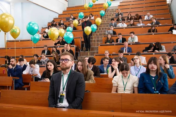 Команда ПГУ в финале Всероссийского конкурса «Модель уголовного суда».

На площадках МГЮА имени О.Е. Кутафина и МГУ имени М.В. Ломоносова прошёл III Всероссийский студенческий конкурс имени А.Ф. Кони «Модель уголовного суда», приуроченный к 160-летию первого процесса с участием присяжных в России. Конкурс объединил 32 команды и более 450 студентов юридических вузов страны.

В финальном этапе в Москве Институт юриспруденции и инжиниринга ПГУ представила команда KNº142 «Вердикт», успешно прошедшая строгий отбор экспертного совета и достойно выступившая наравне с ведущими вузами России. Участники работали с кейсами на основе реальных уголовных дел, а их выступления оценивали судьи, адвокаты и представители Генеральной прокуратуры РФ.
