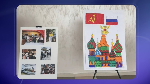 Ко Дню студента в Центре международного образования Пятигорского государственного университета открылась  фотовыставка, посвящённая жизни иностранных студентов в России

В экспозиции – яркие моменты из студенческих будней: учёба и отдых наших иностранцев – экскурсии, концерты, посещение музеев и выставок. Эти фотографии – живые истории о дружбе, культурном обмене и насыщенной студенческой жизни в ПГУ.