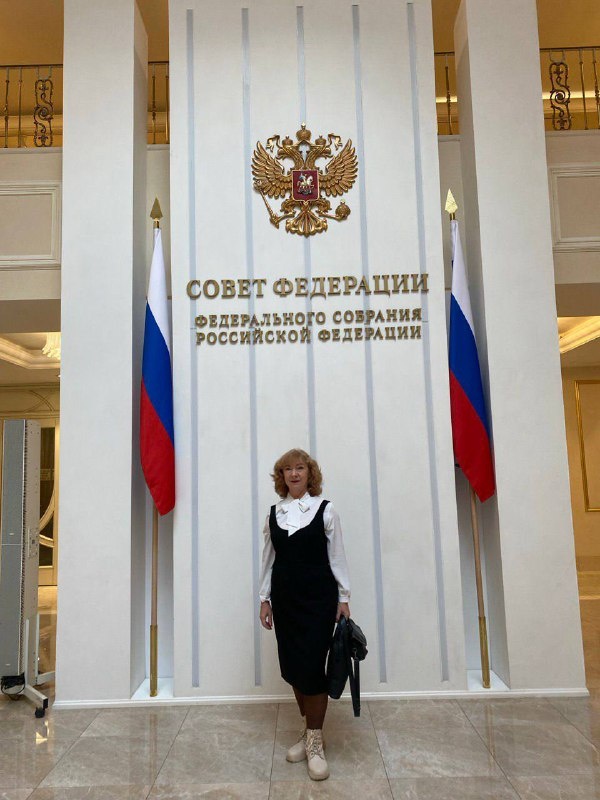 Вопросы русского языка на пространстве СНГ рассмотрены на круглом столе в Совете Федерации.

В Комитете по науке, образованию и культуре Совета Федерации были рассмотрены проблемы функционирования русского языка на пространстве СНГ, пути их решения, перспективы продвижения русского языка и образования на русском в страны СНГ.

От ПГУ в заседании круглого стола приняла участие директор ИПРИМ Федотова И. Б., представила опыт работы ПГУ, внесла от имени университета предложения в итоговый документ.