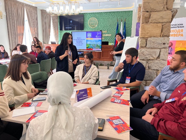 Бизнес-школа ПГУ провела тренинги по предпринимательским компетенциям.

Бизнес-школа ПГУ организовала тренинги для студентов Санкт-Петербургского государственного университета аэрокосмического приборостроения и Карачаево-Черкесского государственного университета.

Участники освоили практические навыки в сфере инновационно-технологического предпринимательства, работали в командах и приняли участие в деловых играх, направленных на развитие предпринимательских качеств и компетенций. Мероприятие подарило полезный опыт и яркие эмоции от совместной работы.