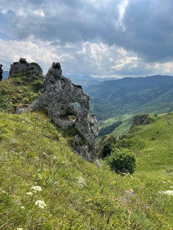 На днях состоялась экскурсия в Вийлах, которая оставила у участников яркие впечатления и массу положительных эмоций. Гости познакомились с богатой историей местности, прогулялись по живописным уголкам и узнали множество интересных фактов о культурном наследии региона.