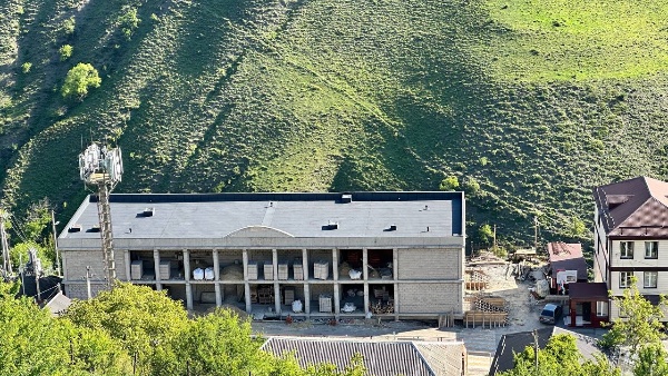 В с.п. Джейрах продолжается строительство Дома культуры, который  возводится в рамках госпрограммы «Комплексное развитие сельских территорий». 

Дом культуры будет представлять собой трехэтажное здание с цокольным этажом, с актовым залом на 250 мест, библиотекой, помещениями для питания и обслуживания посетителей, комнатами для занятий в различных кружках и секциях.