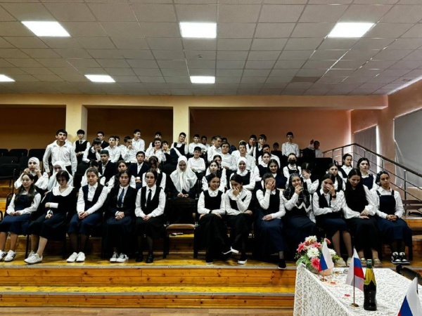 09.09.2024 г работниками ДК с.п. Джейрах методистом Харсиевой Аминой Руслановной и художественным руководителем Льяновой Радимхан Мухарбековной совместно с ГБОУ "СОШ - Дет. сад с.п Джейрах имени И. С. Льянова " было проведено мероприятие, посвящённое жертвам фашизма "Сентябрь 1945 года". Вторая мировая война - одна из самых разрушительных и кровопролитных войн в истории человечества. Она продолжалась 2194 дня и унесла миллионы человеческих жизней.

Число жертв среди гражданского населения во многих странах превосходило потери вооружённых сил. 1 сентября 1945 года был подписан акт безоговорочной капитуляции милитаристской Японии, тем самым была поставлена точка в самой затяжной и кровопролитной войне. Много времени прошло с тех пор,  как закончилась война, которая стоила большой крови, неисчислимых народных страданий и огромных потерь.

Пусть она никогда не повторится!