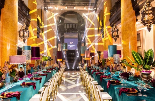 Бывший Операционный зал Банкирского дома Вавельберга на Невском проспекте в Петербурге, отреставрированный и превратившийся по комплексному проекту от "АСМ Групп" в пожалуй лучший в городе многофункциональный зал отеля "WAWELBERG".