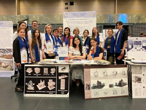 ПГУ на Всероссийской ярмарке трудоустройства «Работа России. Время возможностей».

Цель фестиваля – популяризация наиболее востребованных и перспективных профессий на рынке труда. 

Гостям и участникам была предоставлена возможность ознакомиться с профессиями, которые не только востребованы сегодня, но и не утратят своей актуальности в будущем, поучаствовать в мастер-классах от представителей различных организаций, встретиться с работодателями, посетить воркшопы, лекции.