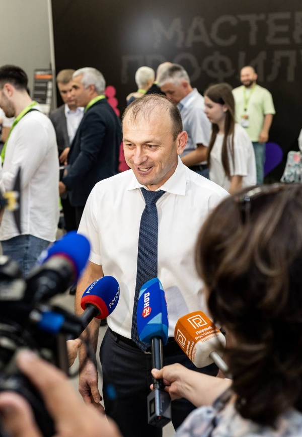 В Ростове-на-Дону состоялся юбилейный X Всероссийский форум «Мастерская профилактики», где ПГУ представил свою систему работы по противодействию экстремизму в студенческой среде.

За три дня работы форума, проректор ПГУ Ибрагимов Ибрагим Джавпарович и начальник управления комплексной безопасности, Дорошенко Вадим Борисович приняли участие в экспертных дискуссия и установили деловые контакты с коллегами. 