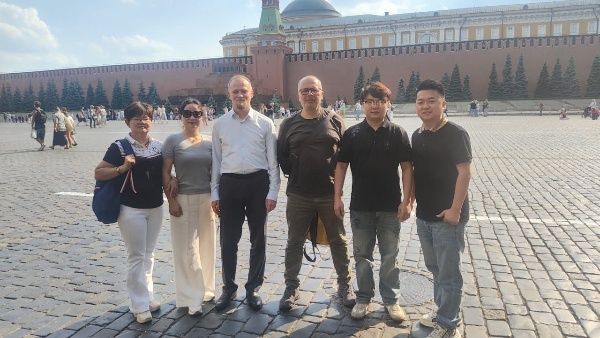 Сегодня в Москве руководство компаний "АСМ Групп" и "Территория" провели встречу с собственниками крупнейшей инвестиционно-строительной компании "Dongguan Baoxin Building Materials Co" из Китая. В ходе длительного совещания были обсуждены вопросы применения китайских материалов и оборудования для строительства, а также возможности инвестирования в проектную и иные деятельности в России.