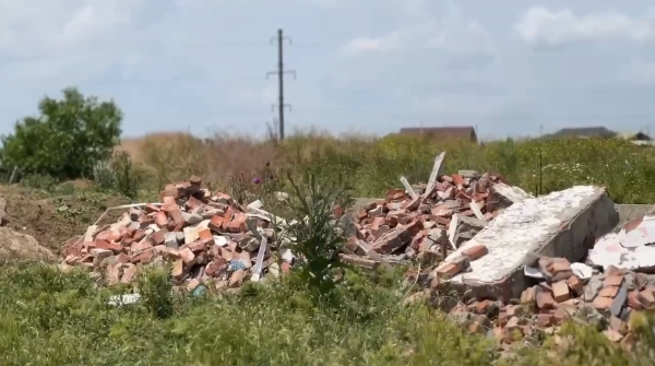 Сунжа борется с мусором: ликвидация свалок продолжается.

Сотрудники администрации города провели инспекцию и выявили новые скопления мусора.

На этот раз обнаружены свалки строительного мусора на частных территориях.  

Администрация города уже привлекла к ответственности 12 собственников за подобные нарушения. 