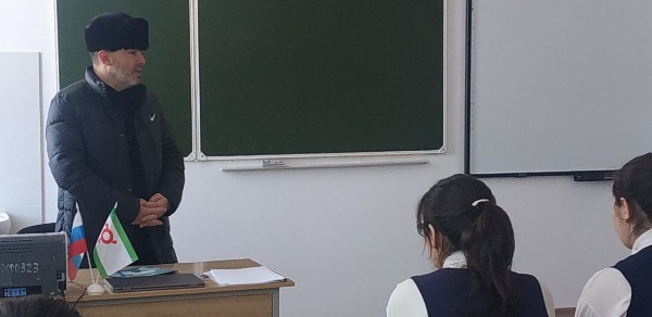 Профилактическую беседу о формировании бережного отношения к главному национальному достоянию республики -  памятникам истории и культуры провёл сотрудник Джейрахско-Ассинского музея-заповедника Харон Хамхоев с учениками ГБОУ "СОШ-детский сад с. п. Алкун".

Мероприятие проведено в целях защиты и сохранения культурного наследия республики и развития познавательного интереса подрастающего поколения. 