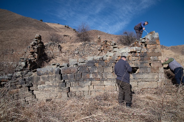 Директор ГБУ «Аргунский музей-заповедник» вместе с сотрудниками из отделов популяризации и использования ОКН и по мониторингу и обеспечению сохранности ОКН музея-заповедника в Итум-Калинском районе Терлойском сельском поселении выявили 9 новых объектов обладающих признаками объекта культурного наследия.