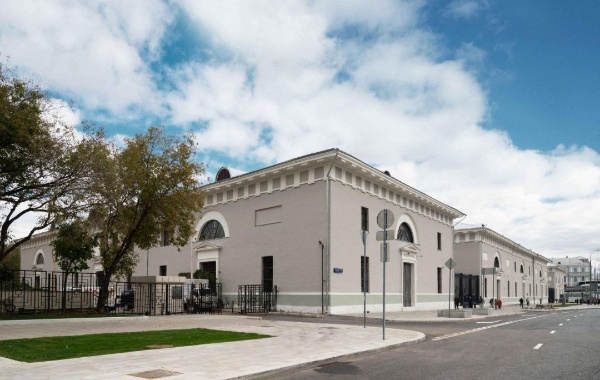 "АСМ Групп" рассматривает возможность участия в проекте реставрации и приспособления "Музея Москвы", расположенного в исторических зданиях бывших Провиантских складов на Зубовском бульваре Москвы. Музей включает филиалы: Музей археологии Москвы, Музей истории Лефортово, Музей Садовое кольцо, Музей Зеленограда, Центр Гиляровского и Библиотека им. Н.А.Добролюбова.

Комплекс складов был построен в 1835 году по проекту архитекторв В.Стасова и Ф.Шестакова. Склады предназначались для хранения продовольствия расквартированных воинских подразделений Хамовнических, Спасских и Лефортовских казарм. В начале 1930-х годов склады переданы автобазе Генштаба Рабоче-крестьянской Красной армии. В 2009 году Правительство Москвы передало Провиантские склады в дар "Музею Москвы".
