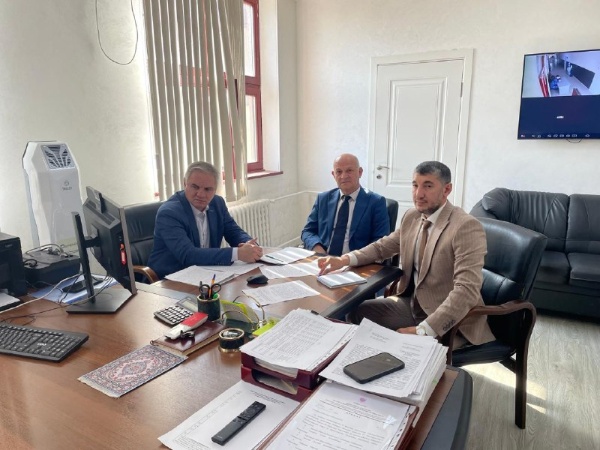 И.о. директотра ГКУ «Джейрахско-Ассинский музей-заповедник» А.А. Сампиев принял участие в заседании в формате видеоконференцсвязи, проходившем в Минкультуры России по вопросу распоряжения включенными в состав казны Российской Федерации объектами культурного наследия, находящимися в неудовлетворительном состоянии, в том числе объектами, расположенными на территории Республики Ингушетия, а именно 859 родовых башен, переданных в безвозмездное пользование ГКУ РИ «Джейрахско-Ассинский музей-заповедник».
         
Мероприятие было проведено во исполнение поручения Правительства Российской Федерации от 27 июля 2024 г. № ММ-П14-24263 об инвентаризации объектов федерального имущества, находящихся в неудовлетворительном состоянии.
         
В совещании от нашей республики также принимали участие руководитель Территориального управления Федерального агентства по управлению государственным имуществом в Республике Ингушетия М.А. Гагиев, руководитель Комитета государственной охраны объектов культурного наследия Т.У. Кодзоев.