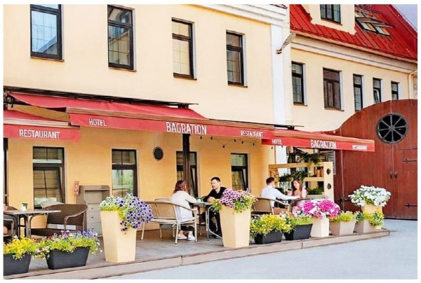 Особняк на Синопской набережной, 66 в Петербурге, построен в 1878 году для царевича Ивана Грузинского. 

Был полностью демонтирован и воссоздан по проекту "АСМ" в 2013 году. Сегодня здесь размещается гостиница и ресторан "Багратиони".