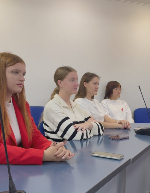 Первичному отделению Российского движения детей и молодёжи «Движение Первых» ПГУ 2 года! 

С приветственным словом к участникам обратился ректор ПГУ, профессор Александр Павлович Горбунов, отметив значимость деятельности движения в жизни университета, а советник ректора по воспитательной работе и молодёжной политике Эльвира Дмитриевна Кондракова поблагодарила ребят за активность, ответственность и вклад в развитие молодёжных инициатив.