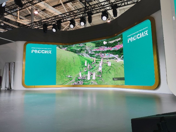 На Международной выставке-форуме «Россия» партнёр «Территории» Джейрахско-Ассинский музей-заповедник представил проект, направленный на развитие туристической инфраструктуры Ингушетии.

Джейрахско-Ассинский музей-заповедник - участник конкурса проектов «Россия - страна достижений» - первый музей под открытым небом, где применяются новые российские технологии и внедряется Национальная система «Территория».

«Для достижения целей проекта - развития внутреннего и въездного туризма, сохранения историко-архитектурного и природного наследия региона - мы используем новое решение, которое призвано оптимизировать управление объектами культурного наследия и природными памятниками, а также обеспечить безопасность жителей и гостей Республики Ингушетия. Это говорит о том, мы стремимся к развитию региона, сохранению его природных богатств, улучшению условий для туризма, используя при этом самые передовые цифровые технологии», - прокомментировал участие в выставке-форуме исполняющий обязанности директора Джейрахско-Ассинского музея-заповедника Сампиев Ахмедхан Алиханович.

На сегодняшний день сотрудники музея-заповедника совместно с разработчиками системы выделяют границы отдельных территорий и настраивают правила автоматического реагирования при возникновении инцидентов, добавляют информацию о населённых пунктах и связанных с ними объектах. В числе мероприятий по внедрению системы – подключение инструментов управления: определение безопасных периметров для гостей и жителей районов, информирование в режиме реального времени чрезвычайных ситуациях или локальных угрозах, настройка официальных туристических маршрутов и обратной связи с экстренными службами. С внедрением системы начнут работать и инструменты для бизнеса, включая организации сферы туризма и сервиса.
 
Реализация проекта и внедрение системы «Территория» не только обеспечит безопасность посетителей музея-заповедника и позволит администрации в случае возникновения чрезвычайных ситуаций своевременно оказать помощь попавшим в беду туристам, но и будет способствовать развитию туристической и сопутствующей инфраструктуры, создаст привлекательные условия для ведения бизнеса.
Просим поддержать нашего партнёра Джейрахско-Ассинский музей-заповедник, который участвует в конкурсе проектов «Россия - страна достижений»! 

Поддержать инициативу и проголосовать за проект нужно до 3 июля 2024 года.

Проголосовать за проект нужно по прямой ссылке: https://xn--d1acchc3adyj9k.xn--p1ai/project-competition/3183 