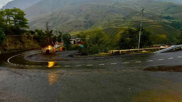 Завершены работы по нанесению  дорожной разметки на центральной улице с.п. Джейрах. 

Также в целях безопасности дорожного движения запланировано обустройство искусственных неровностей.