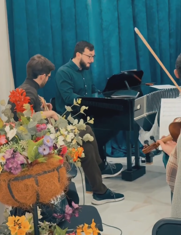 В Театре юного зрителя г. Назрани пройдет праздничное мероприятие ко Дню работника культуры.

Концерт подготовлен артистами Государственной филармонии им. А. Хамхоева.

В программе — как известные номера из «золотого фонда», так и новые композиции, которые прозвучат впервые. Зрителей ждут народные песни, современные эстрадные выступления и яркие хореографические номера.

Мероприятие пройдет 26 марта в 15:00.