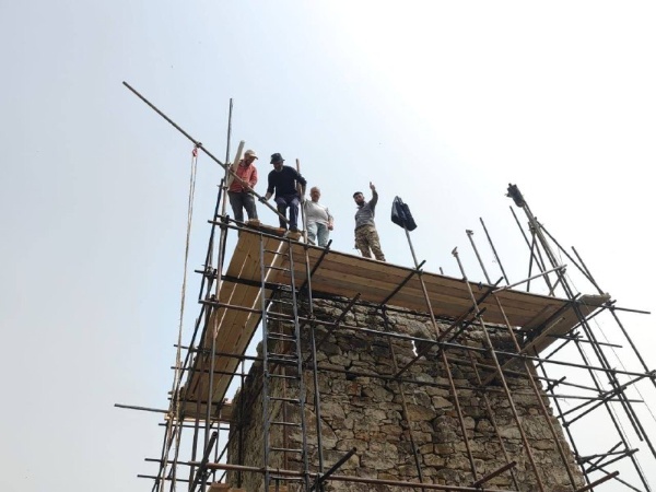 Два года назад была разработана региональная программа восстановления средневековых архитектурных памятников Ингушетии. И сегодня в наших величественных горах активно ведется работа по возрождению уникальных башенных комплексов, которые являются гордостью ингушского народа. 
 
К примеру, с начала года группа «САФМАР» приступила к работам на десяти объектах, включая те, что находятся под угрозой исчезновения. Работы уже ведутся на башенных комплексах Эбан и скоро завершатся на Гоусте, также известном как Обн-Хо.  
 
Восстановление Кели и Пуй идёт полным ходом, археологические исследования продолжаются на храме Тхаба-Ерды. В ближайших планах – начать работы на Вовнушках. 
 
Хочу подчеркнуть, что проводимая работа – это не просто реставрация камня, это возрождение нашей истории и уважения к предкам. Мы не остановимся на достигнутом и будем продолжать важную миссию восстановления.  
Наш долгосрочный план на 5–10 лет охватит множество монументов, чтобы наши дети и внуки могли увидеть и по-настоящему оценить величие духа ингушского народа.