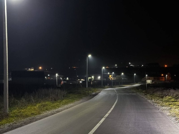 Комплексное благоустройство улицы Алханчуртская в Назрани.

Выполненные работы в этом году:

Заменён 1 км ветхого водопровода.

Уложено 2 км качественного асфальтового покрытия.

Установлено 25 дополнительных опор освещения.

Заменён электропровод протяжённостью 800 метров.

Теперь улица стала комфортнее и безопаснее для жителей и автомобилистов в тёмное время суток.