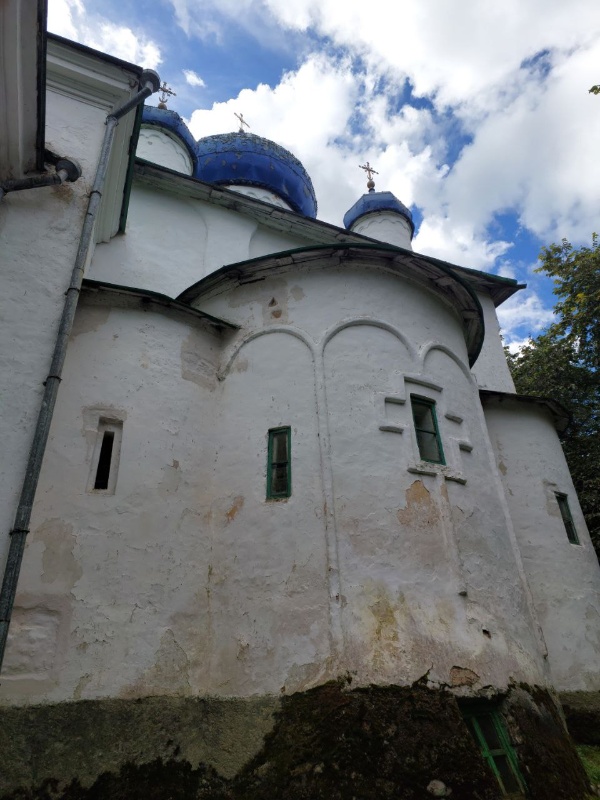 Сегодня архитекторы "АСМ Групп" снова посетили Церковь Рождества Христова на территории Мальского монастыря в Псковской области. "Снивелировали" острые моменты, победили в творческих