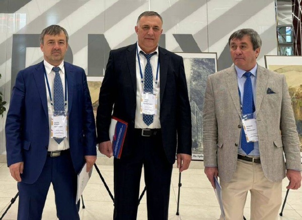 Глава администрации Джейрахского района- Председатель СМО по РИ Ахмед Льянов принимает участие в VI Съезда ВАРМСУ, который проходит в г. Москва. 

Сегодня в  рамках работы съезда  начинается деловая и образовательная программа с участием экспертов, глав муниципалитетов и Советов муниципальных образований российских регионов.